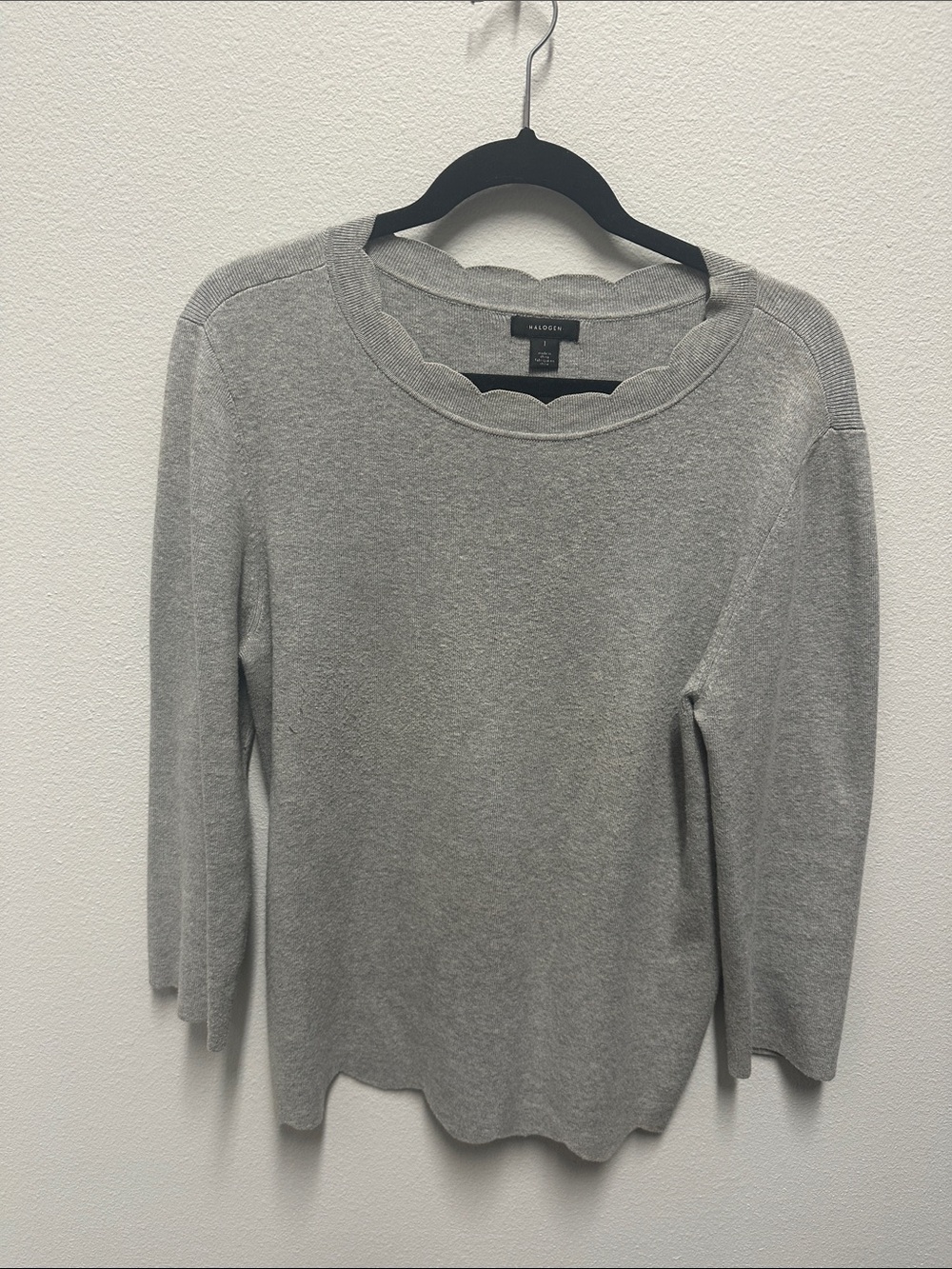 Halogen Gray Scallop-Edge Knit Sweater - size Large